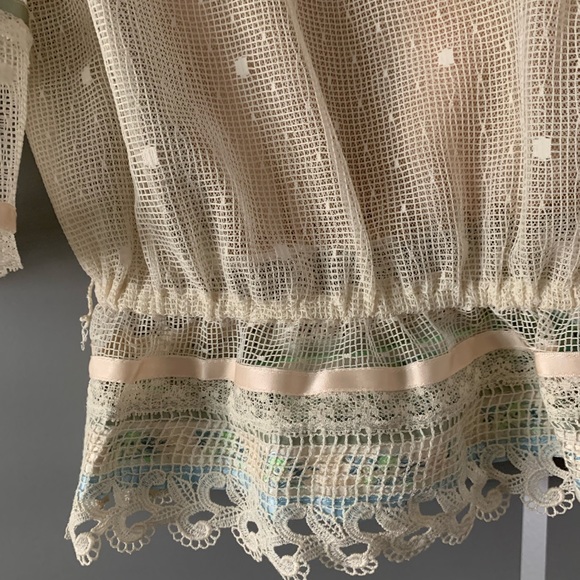 Vintage Top with lace and ribbon detail - Picture 4 of 9